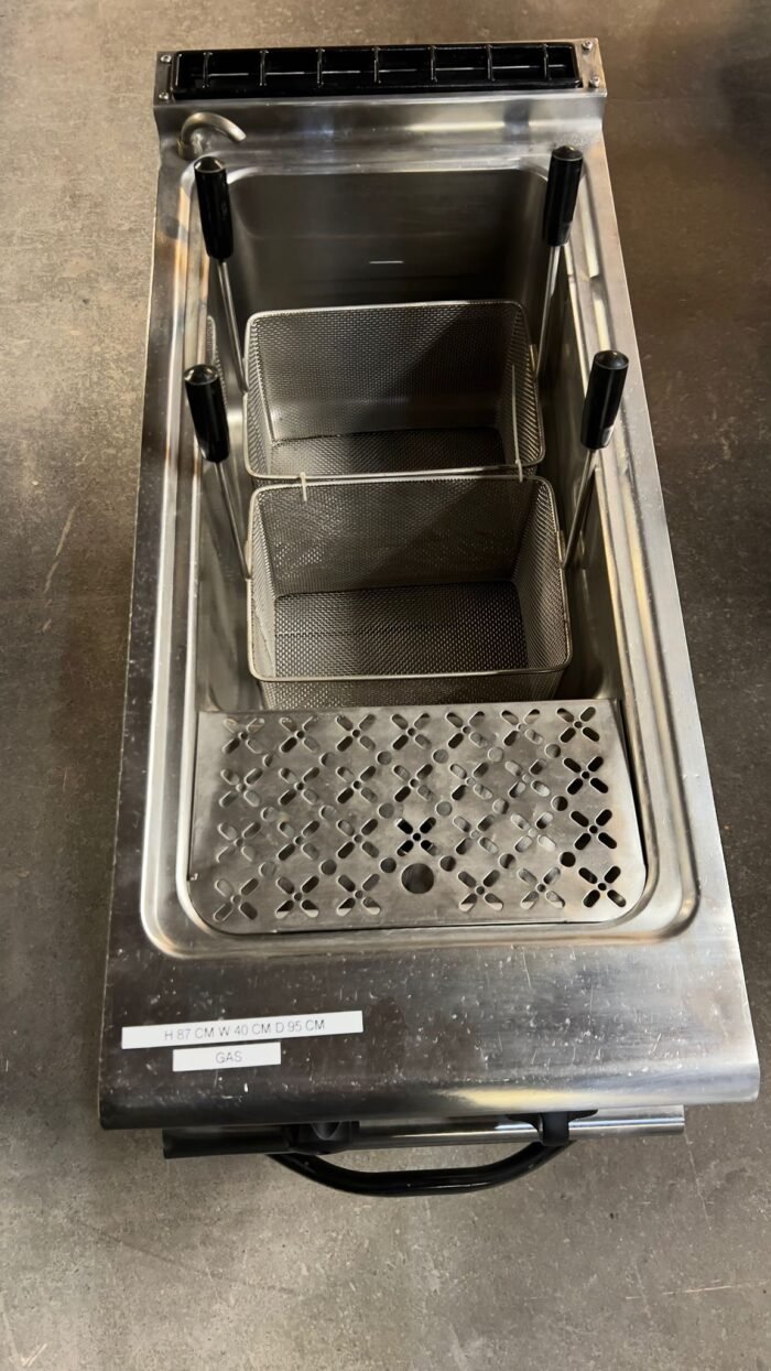 Gas Single Tank Pasta Boiler with 2 Baskets - Natural Gas - Image 2