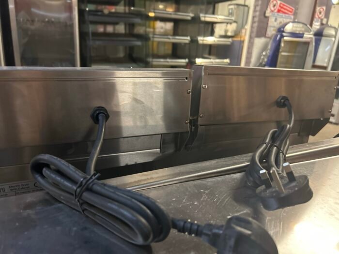 Quattro Floor Standing 2 x 16 litre Twin Tank Electric Fryer - Image 4