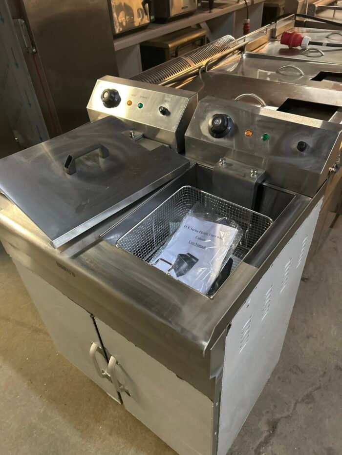 Quattro Floor Standing 2 x 16 litre Twin Tank Electric Fryer - Image 2