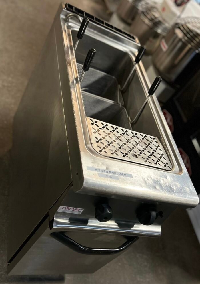 Gas Single Tank Pasta Boiler with 2 Baskets - Natural Gas - Image 3