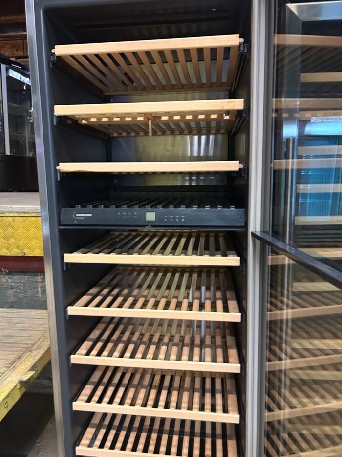 Liebherr Vinidor Dual Zone Wine Cooler - Image 2