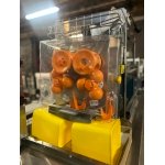 Automatic orange juicer